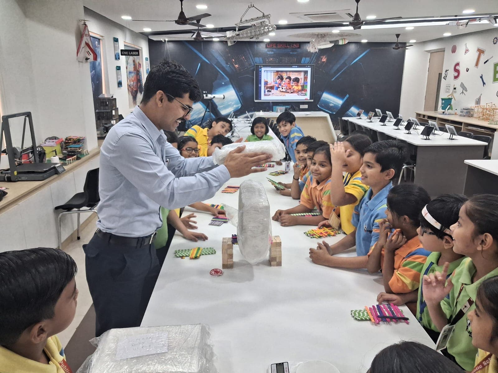 An Alforaa trainer presenting a build to students at a Skill Lab bench